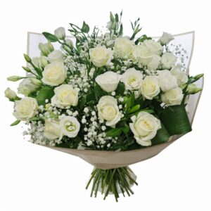 זר פרחים לבן משולב ורדים, ליזיאנטוס, גיבסנית וירק רענן